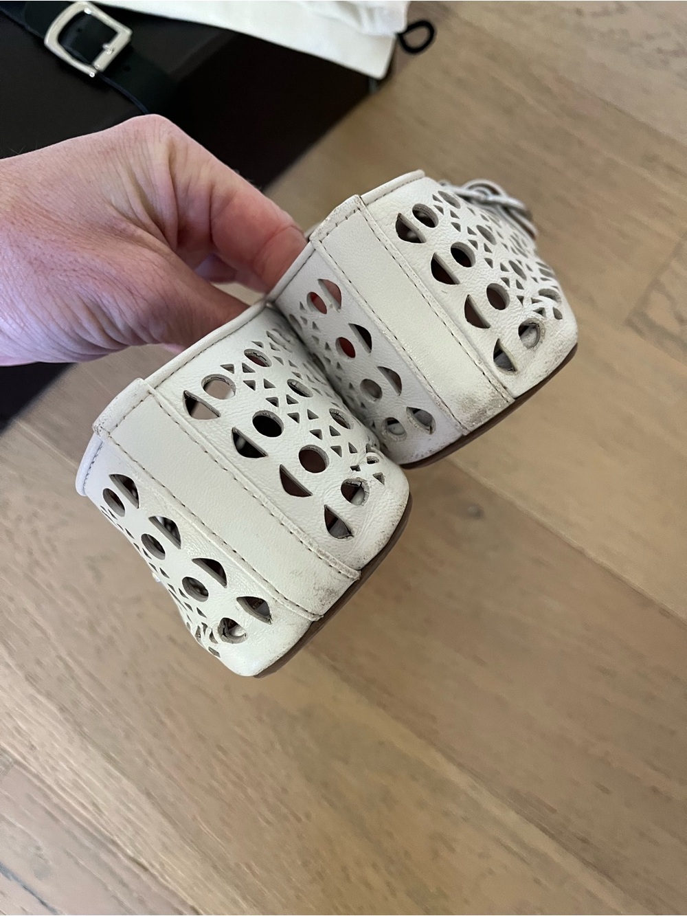 Alaïa Vienne White Laser-Cut Leather Ballet Flats - Picture 7 of 10